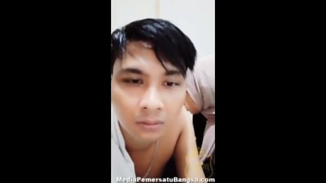 Hijab ciuman mesrah di kosan
