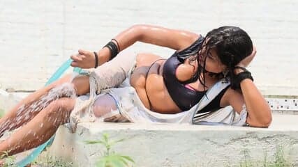 Pinki Tiwari Hot Sexy Saree