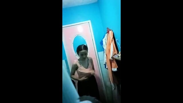 NGINTIP MANDI MAHASISWI DIKOSAN