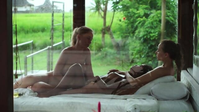 Putri Natalia-A Clover Erotic Massage For Our Girlfriend