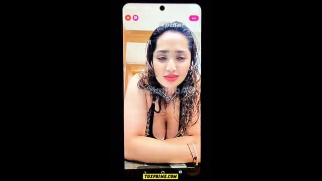 Aditi Mistry boobs show live