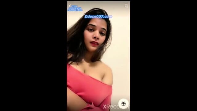 Indian girl showing on tango