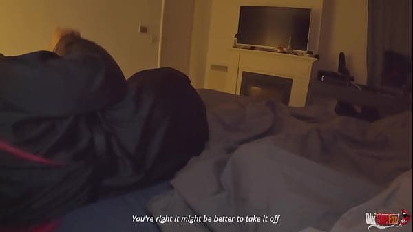 Madrastra comparte dormitorio con hijastro cach...