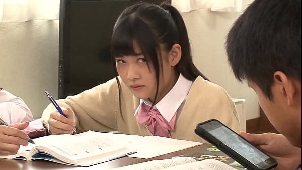 https://bit.ly/31q8Al4　こたつの中でイタズラ！...