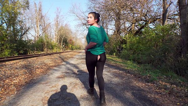 "Staged leggings rip" - public flashing prank