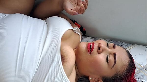 Mi madrastra se excita cuando le env&iacute;o nudes si...