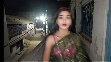 पहली बार पड़ोस वाली भाभी ने मेरा आने का इंतजार किया आधी रात में