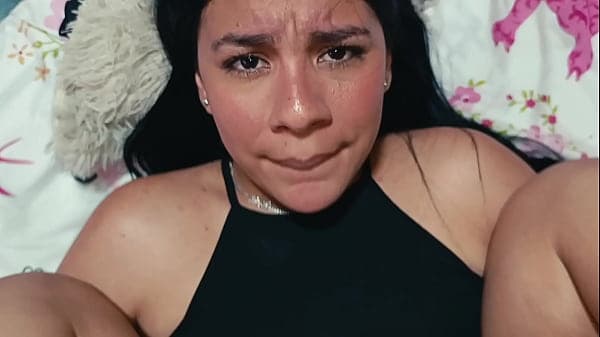 Sexy mujer soltera usa app de citas para invitar a un nuevo conocido y termina follándoselo con todo el deseo acumulado que tenía guardado