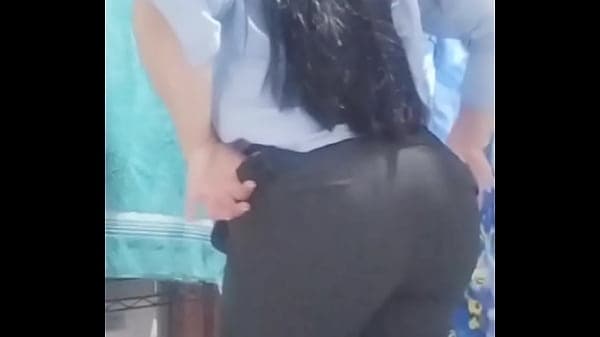 Secretaria culona mexicana se quita todo su uniforme en el cuatro de lavado del trabajo y muestra todos su culo gordo y sus ricos senos
