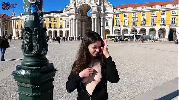 Extreme and risky public flashing in Lisbon - DOLLSCULT