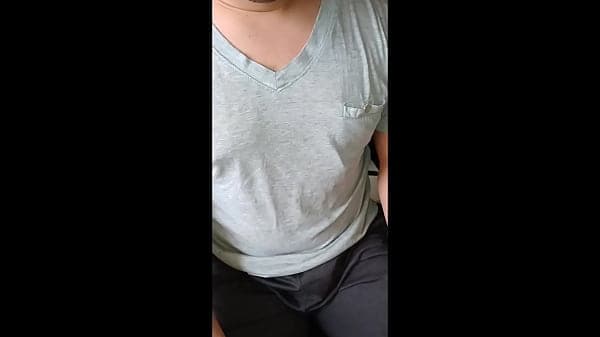 me follo a la mamá de mi amigo en su casa