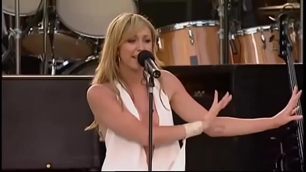 Atomic Kitten - Dancing in the street - Live Pa...