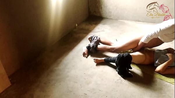 स्कूल गर्लफ्रेंड की नये मकान में कर दी चुदाई  (...