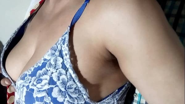 Cheating wife tries standing sex with desi boyf...