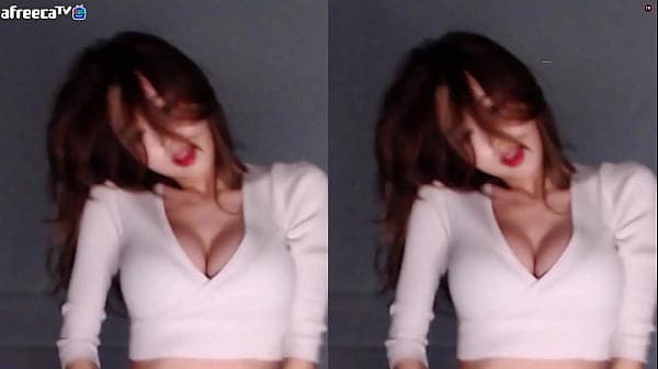 G&aacute;i H&agrave;n Quốc nhảy khi&ecirc;u kh&iacute;ch nhạc s&agrave;n hai