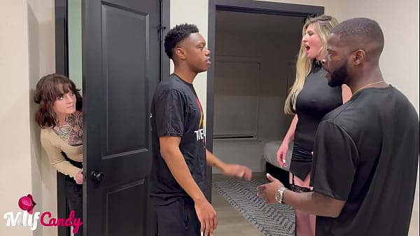 Trailer Milfcandy: Cheerleading coach Daphne ca...