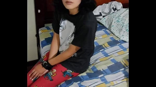 Le dije a mi hermanastra colegiala para jugar y...
