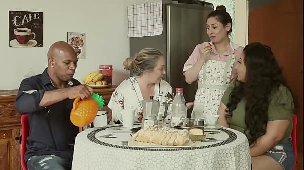 A CASA DA PUTARIA - O MARIDO &Eacute; CORNO, A M&Atilde;E &Eacute; S...