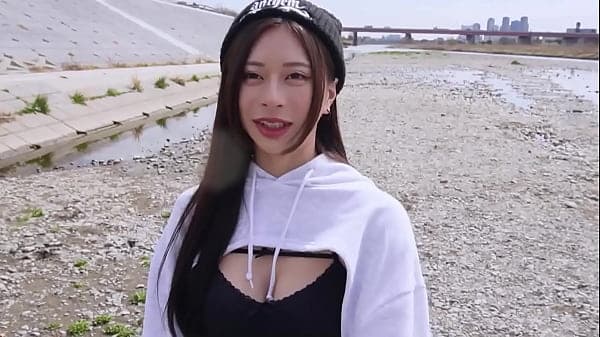 立ちバックが映えるスタイル抜群な美巨乳ダンサー...