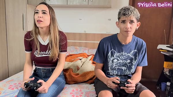 Gozei gostoso sentando no pau do meu meio irm&atilde;o...
