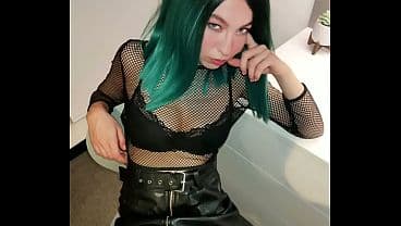 Conservative Step-Mom Turns Her Lesbian Daughte...