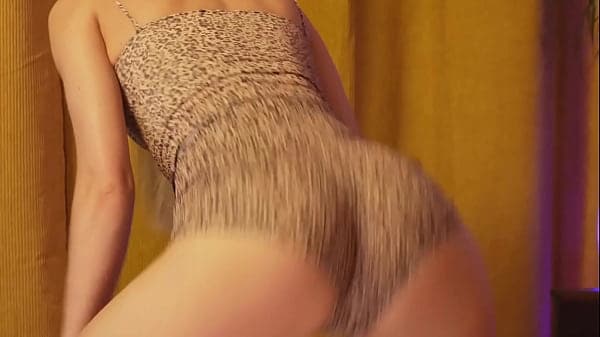 Shake butt &amp; twerk in leopard outfit