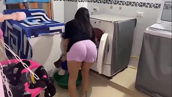 Me cojo a mi vecina del 404 mientras su marido ...
