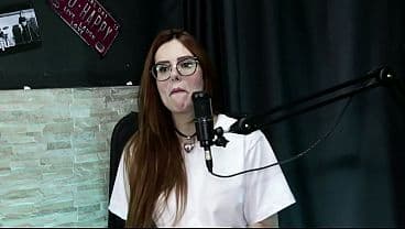 TINHA ACABADO DE ENTERRAR A AVÓ E FOI HUMILHADA NA GRAVAÇÃO - Bella Ruiva (Moai TV)