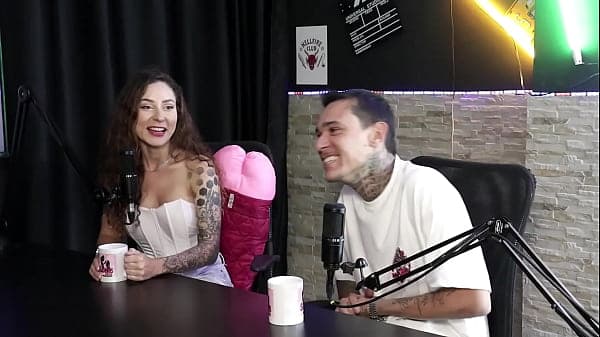 Percebeu que dava pra ganhar dinheiro fazendo putaria, teve o pau elogiado, e as posições favorita deles... - Jujube Delícia & Ktal Delas (SHEER/RED)