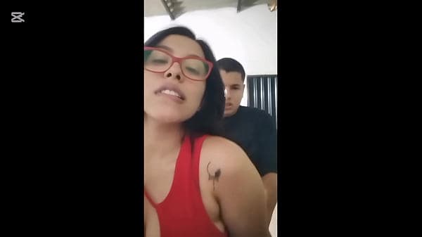 Follada por el mat&oacute;n de mi marido mientras esto...