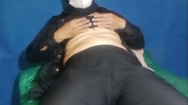 Indonesia Horny female security guard masturbates until she squirtsJago jilmek - Satpam wanita sange colmek sampai muncrat