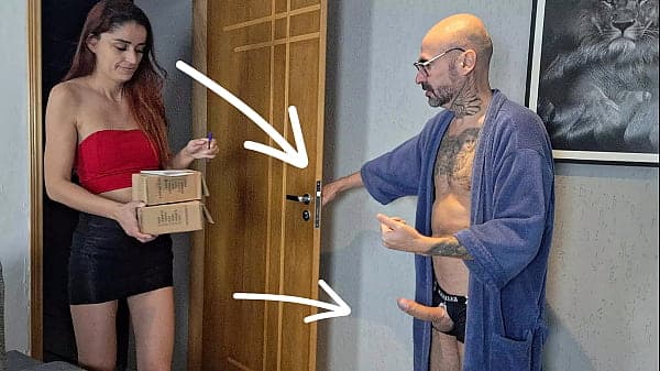 Delivery girl kept an eye on the old pervert's ...