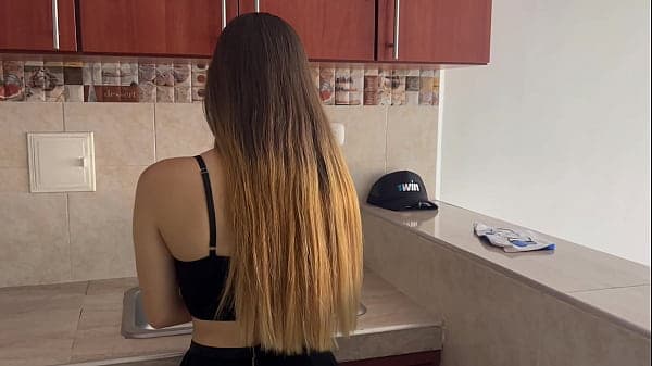 Joven sirvienta hace lo que sea por correrse - ...