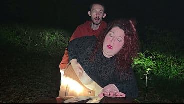 Baiser dans la for&ecirc;t nocturne